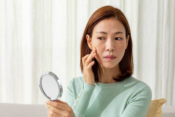 실리프팅을 받은 후 안면거상술을 하면 수술 시 조직 박리가 어려울 수 있어 최소 1년의 간격을 두는 게 안전하다​. /사진=클립아트코리아