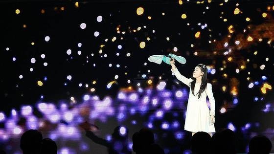 지난 31일 경북 경주시 라한셀렉트호텔에서 열린 2025 아시아태평양경제협력체(APEC) 정상회의 환영 만찬에서 문화 공연이 진행되고 있다. 연합뉴스