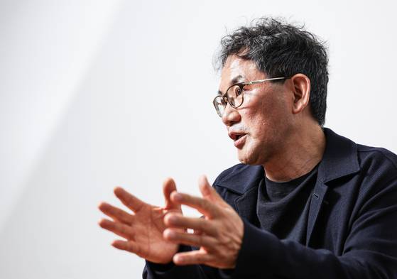 남규홍 PD가 지난달 28일 오후 서울 양천구 촌장엔터테인먼트에서 중앙일보와 인터뷰하고 있다. 김경록 기자