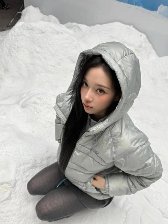 K-pop girl group aespa member Winter sports a lightweight puffer in an Instagram post uploaded in October. [SCREEN CAPTURE]