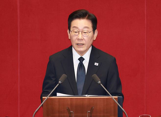 이재명 대통령이 4일 국회 본회의장에서 2026년도 정부 예산안 시정연설을 하고 있다. [연합]