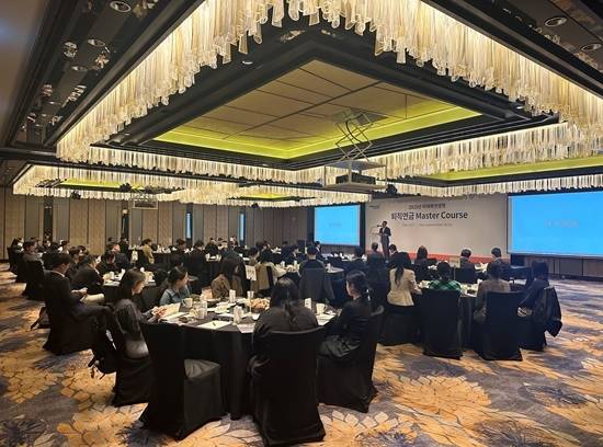 지난 10월 23일 포시즌스호텔 서울에서 ‘2025 퇴직연금 마스터코스’ 세미나가 진행되고 있다. [미래에셋생명 제공]