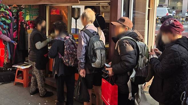 서울 동대문구의 한 붕어빵 가게 앞 [촬영 김도헌]