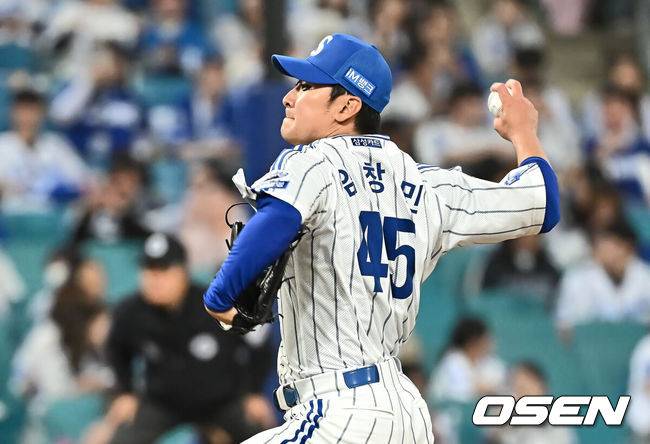[OSEN=대구, 이석우 기자] 18일 대구삼성라이온즈파크에서 2025 신한 SOL 뱅크 KBO 리그 삼성 라이온즈와 롯데 자이언츠의 경기가 열렸다. 홈팀 삼성은 이승현이, 방문팀 롯데는 데이비슨이 선발 출전했다. 삼성 라이온즈 임창민이 역투하고 있다. 2025.04.18 / foto0307@osen.co.kr