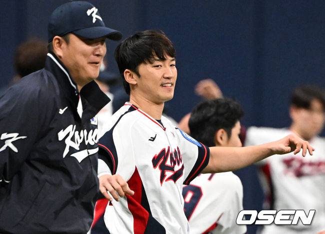 [OSEN=고척, 조은정 기자]류지현 감독이 이끄는 야구 대표팀이 4일 고척스카이돔에서 훈련을 진행했다.대표팀은 오는&nbsp;8일과 9일&nbsp;고척스카이돔에서 열리는 2025 K-베이스볼 시리즈 체코 대표팀과의 2경기를 시작으로&nbsp;15일과 16일 양일에 걸쳐 도쿄돔에서 일본 대표팀과 2경기를 치른다.&nbsp; 야구대표팀이 박해민이 몸을 풀고 있다. 2025.11.04 /cej@osen.co.kr