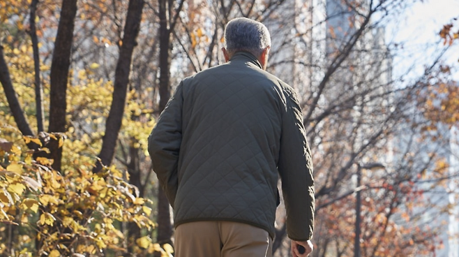 단순 보험료율 인상보다는 불안정 근로자와 자영업자의 가입 유인 강화, 저소득층 보험료 보전 장치 확대 등 실질적인 접근이 필요하다. 게티이미지