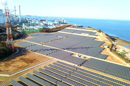 충남 당진시에서 SK이터닉스가 운영하는 태양광발전소와 에너지저장장치(ESS). 사진=SK이터닉스 홈페이지 캡쳐