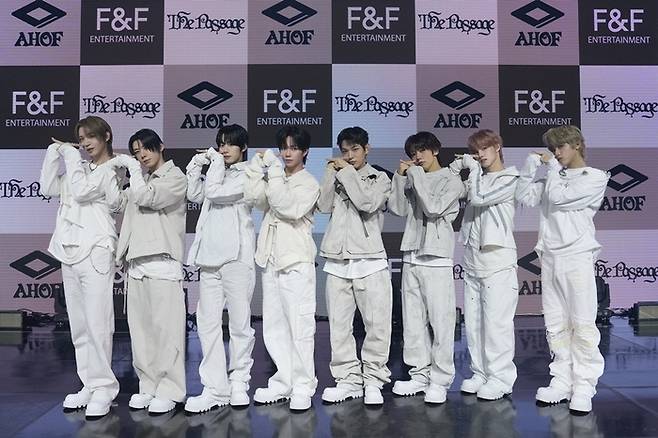 아홉. 사진lF&F엔터테인먼트