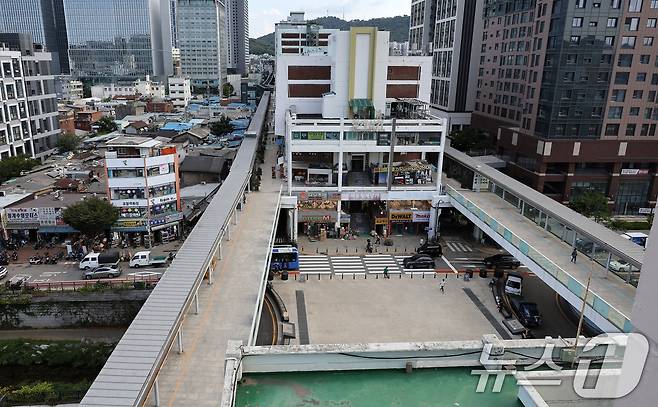 3일 서울 종로구 세운상가 공중 보행로가 한산한 모습을 보이고 있다. 2024.9.3/뉴스1 ⓒ News1 이동해 기자