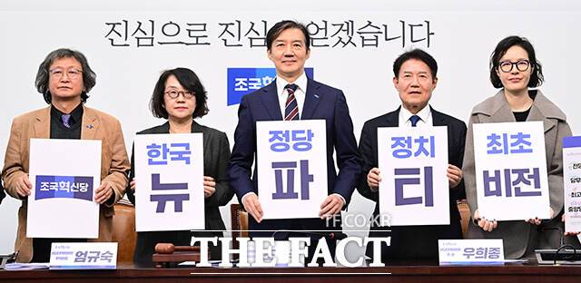 조 위원장은 민주당과 국민의힘 소속 지방의원들의 비위 사례를 SNS에 잇달아 올리며, 양당 중심으로 굳어진 지방정치 구조를 비판하고 제3당의 필요성을 강조하고 있다. /남윤호 기자