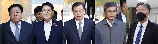'서해 공무원 피격 사건' 은폐 시도 및 '월북몰이' 혐의로 재판에 넘겨진 노은채(왼쪽부터) 전 국정원 비서실장, 박지원 전 국정원장, 서훈 전 국가안보실장, 서욱 전 국방부 장관, 김홍일 전 해양경찰청장이 5일 서울 서초구 서울중앙지방법원에서 열린 1심 결심공판에 출석하고 있다. /뉴시스