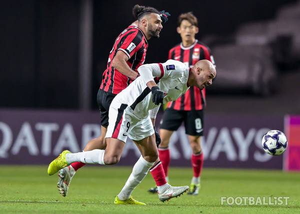 야잔(왼쪽, FC서울), 펠리페(청두룽청). 서형권 기자