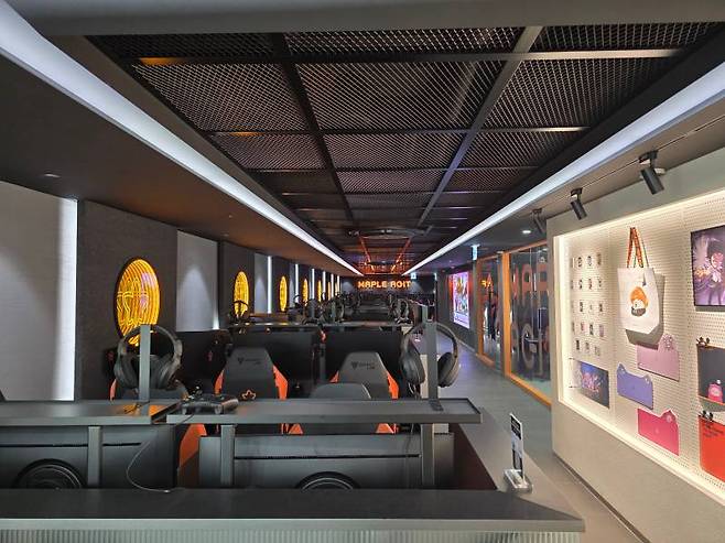 매장 안쪽으로도 넒은 공간이 자리하고 있다.