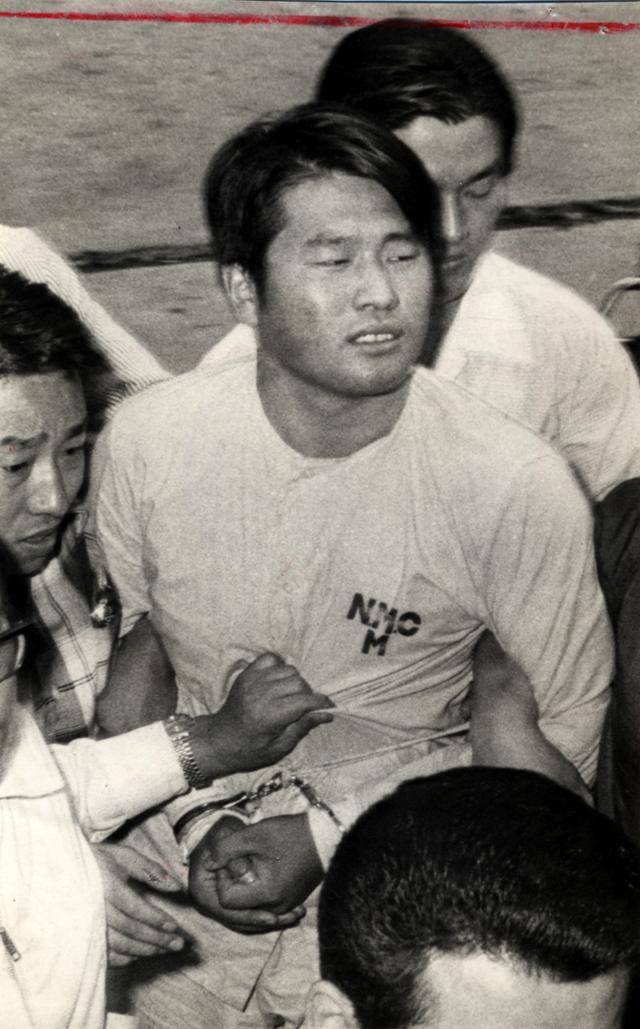 1974년 8월 15일 박정희를 암살하기 위해 권총을 쏴 육영수 여사를 사망하게 한 재일동포 문세광. 한국일보 자료사진
