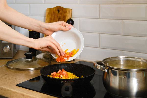 나트륨 섭취량을 줄이려면 식단에 채소, 과일 등을 추가해 칼륨 섭취량을 늘리는 게 좋다./사진=클립아트코리아