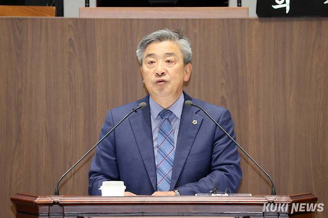 충남도의회 전익현 의원(서천1‧더불어민주당)이 5일 제362회 정례회 1차 본회의에서 5분 발언을 하고 있다.