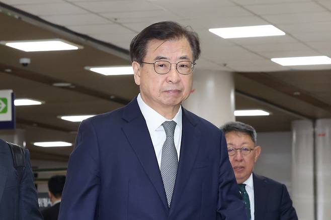 2020년 9월 서해에서 발생한 공무원 피격 사건을 은폐하려 한 혐의로 재판에 넘겨진 서훈 전 청와대 국가안보실장이 5일 서울중앙지법에서 열린 결심 공판에 출석하고 있다. 2025.11.5 / 사진=연합뉴스