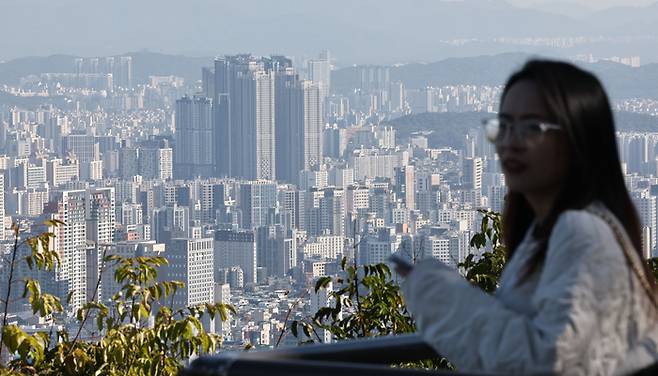 28일 서울 남산에서 바라본 서울 도심 아파트 모습. [연합뉴스]