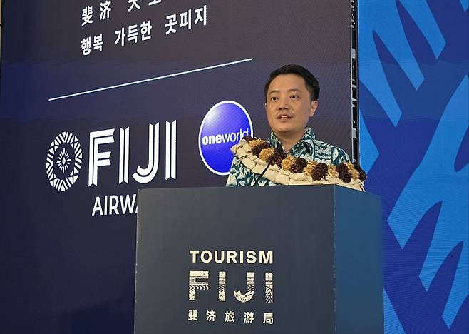 빈센트 젱(Vincent Zheng) 피지관광청 아시아총괄책임자가 중국 충칭 뉴월드호텔에서 열린 피지관광청·피지항공 공동주최 아시아 로드쇼 인사말을 하고 있다.