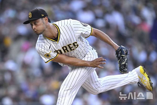 [샌디에이고=AP/뉴시스] 다르빗슈 유가 8일(한국 시간) 미국 캘리포니아주 샌디에이고의 펫코파크에서 열린 2025 메이저리그 애리조나 다이아몬드백스와의 경기에 선발 등판해 공을 던지고 있다. 2025.07.08.