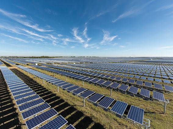 [서울=뉴시스] OCI홀딩스 자회사 OCI에너지가 운영하는 미국 텍사스 샌안토니오 베어카운티의 알라모1 태양광 프로젝트 전경. (사진=OCI홀딩스 제공) 2025.8.19. photo@newsis.com *재판매 및 DB 금지