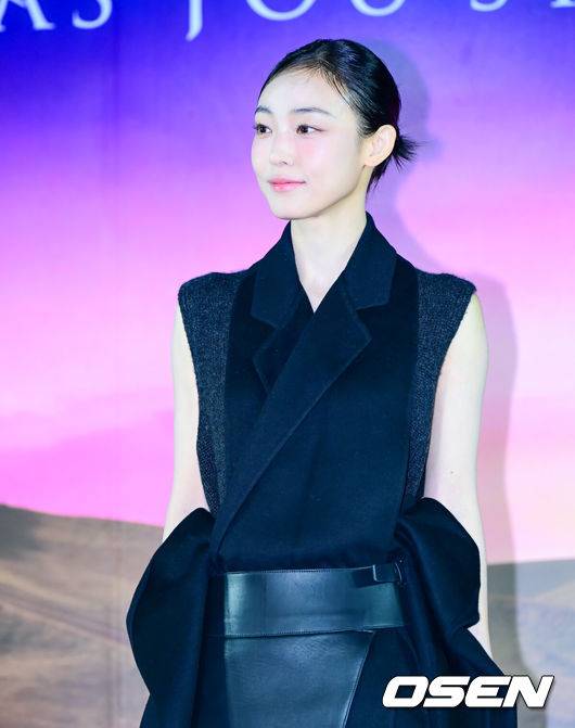 [OSEN=지형준 기자] 5일 오전 서울 용산구 용산 CGV에서 넷플릭스 시리즈 ‘당신이 죽였다’ 제작발표회가 열렸다.‘당신이 죽였다’는 죽거나 죽이지 않으면 벗어날 수 없는 현실 앞에서 살인을 결심한 두 여자가 예상치 못한 사건에 휘말리며 벌어지는 이야기를 그린 넷플릭스 시리즈다.배우 전소니가 포토타임을 하고 있다. 2025.11.05 /jpnews@osen.co.kr