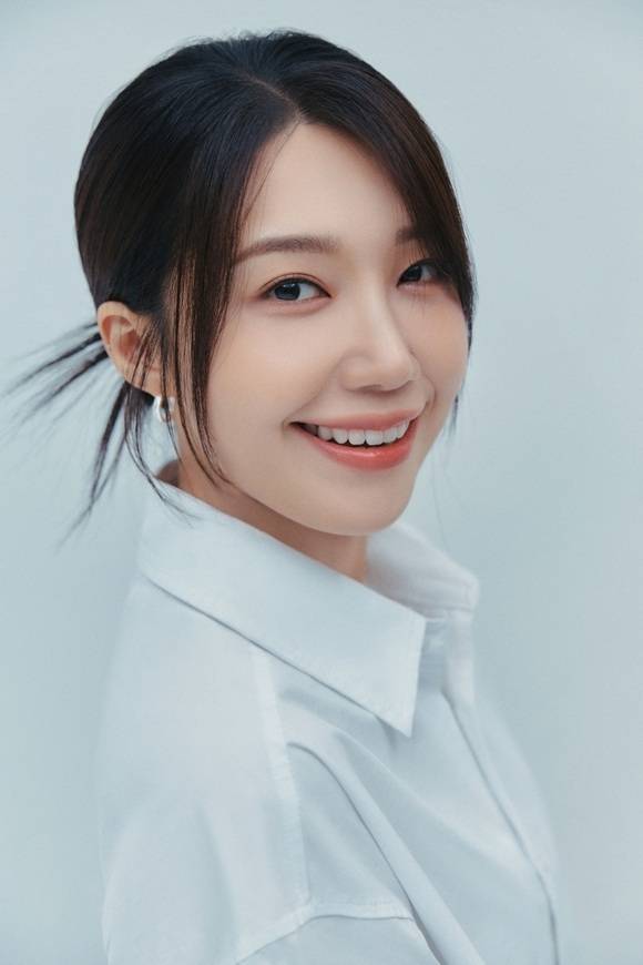 가수 겸 배우 정은지가 '얄미운 사랑'에서 AI(인공 지능) 수지 역을 맡아 목소리 출연 중이다. /빌리언스