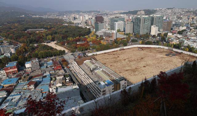 6일오후 서울 종로구 종묘와 세운 4구역 재개발 공사 현장 모습. 뉴스1