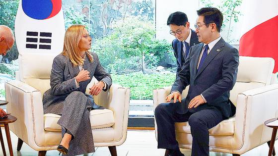 이재명 대통령과 조르자 멜로니 이탈리아 총리가 지난 9월 미국 뉴욕 주유엔대한민국대표부 반기문홀에서 정상회담을 갖고 있다. 대통령실사진기자단