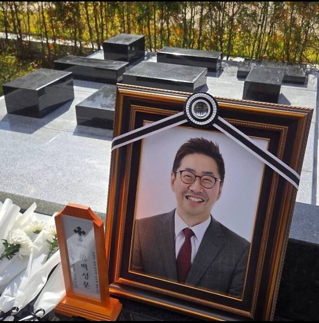 고 백성문 변호사의 아내 김선영씨가 고인의 SNS에 올린 영정 사진. /사진=고 백성문 변호사 인스타그램