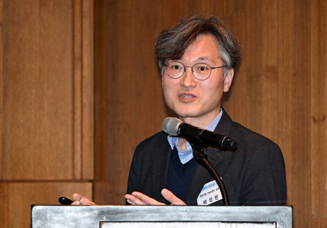 배성민 한미약품 연구개발(R&D)센터 바이오신약 비만대사팀 상무가 6일 서울 중구 신라호텔에서 열린 '제4회 서경 바이오메디컬포럼'에서 비만치료제 개발 동향 및 차별화 전략을 주제로 강연하고 있다. 권욱 기자 2025.11.06