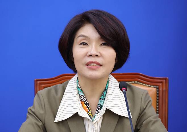 한정애 더불어민주당 정책위의장이 6일 서울 여의도 국회에서 열린 정책조정회의에서 발언하고 있다. ⓒ연합뉴스