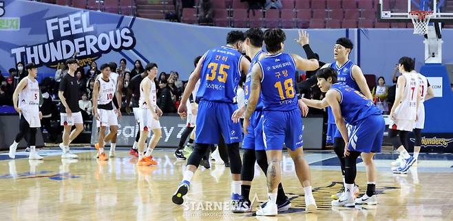 [한번에쓱] 'KBL 잘나가는 1위 정관장 잡은 삼성썬더스' 생생현장