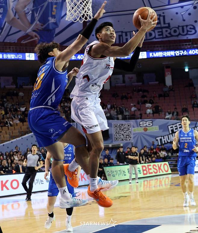 [한번에쓱] 'KBL 잘나가는 1위 정관장 잡은 삼성썬더스' 생생현장