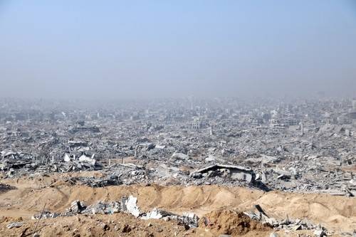 폐허로 변한 가자시티 (셰자이야[가자지구]=연합뉴스) 김동호 특파원 = 5일(현지시간) 가자지구 북부 셰자이야의 한 이스라엘군 주둔지에서 내려다본 가자시티. 2년여간 이스라엘의 공습과 지상전이 이어졌던 탓에 성한 건물이 없을 정도로 도시 전체가 폐허로 변한 모습이다. 2025.11.6 dk@yna.co.kr