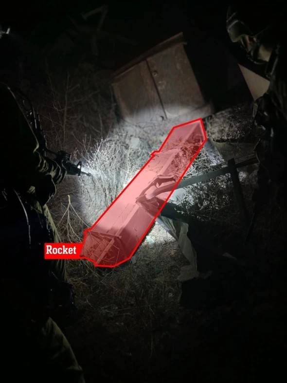 이스라엘군이 최근 셰자이야에서 발견했다는 로켓 (셰자이야[가자지구]=연합뉴스) 5일(현지시간) 이스라엘군은 최근 셰자이야 부근에서 발견했다는 로켓 사진을 공개했다. 2025.11.6 photo@yna.co.kr