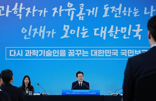 ▲ 이재명 대통령이 7일 대전 유성구 국립중앙과학관에서 열린 '다시 과학기술인을 꿈꾸는 대한민국' 국민보고회에서 발언하고 있다. /연합뉴스