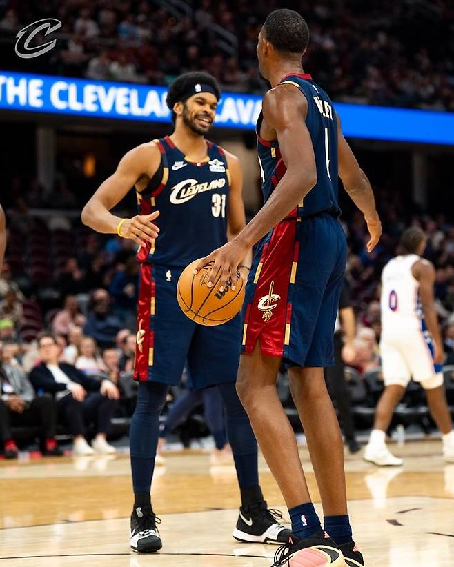 (왼쪽부터) 자렛 알렌, 에반 모블리