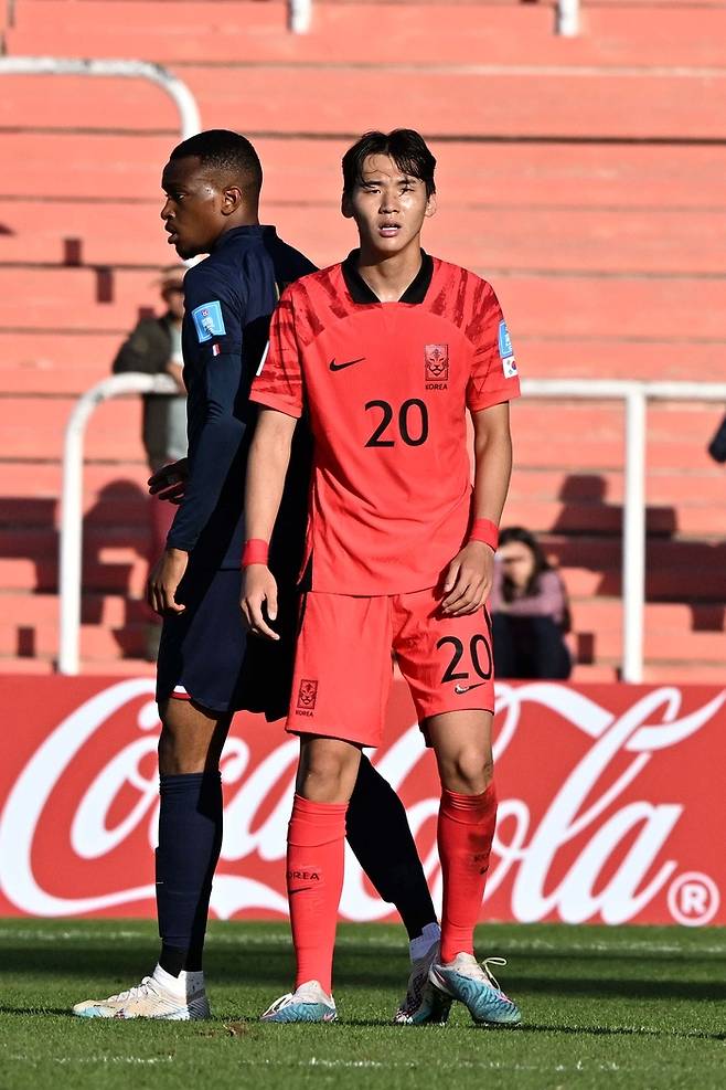 U-20 대표팀에서 뛰는 김지수(앞쪽). 사진 | 대한축구협회