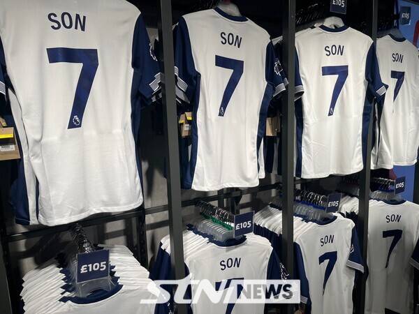 토트넘 홋스퍼 공식 스토어에서 판매됐던 손흥민 유니폼. /사진=STN뉴스