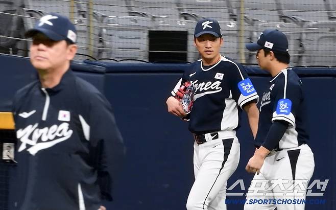 후배 문현빈 챙기는 외야 라인 맏형 박해민 덕분에 든든한 류지현 감독.