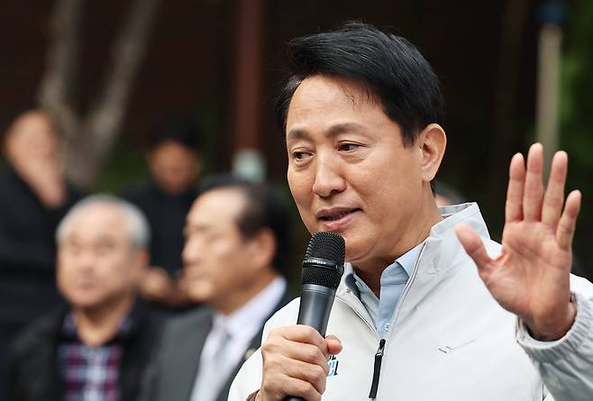 오세훈 서울시장이 지난 6일 오전 서울 성북구 장위 13 재정비촉진구역 현장에서 열린 주민 간담회에서 발언하고 있다./뉴스1