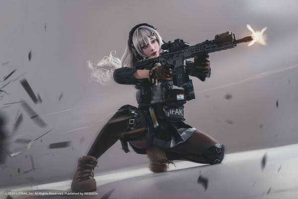 <모델 아자 미유코가 맡은 게이트 오브 게이츠의 카라>