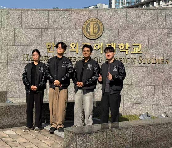시진핑 주석에게 편지를 보낸 박보경·김현우·이제현·김정혁씨(왼쪽부터). [사진 한국외대]