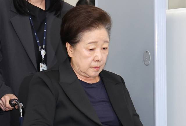 ▲ 윤석열 정권과 통일교가 연관된 ‘정교유착 국정농단’ 의혹을 받는 한학자 통일교 총재가 서울중앙지법에서 구속 전 피의자 심문(영장실질심사)을 마친 뒤 법정을 나서고 있다. 연합뉴스