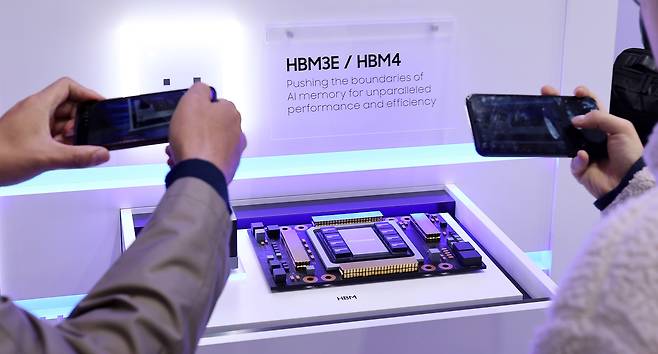Samsung Electronics' next-generation high bandwidth memory (HBM4) is displayed at the 27th Semiconductor Exhibition held at Coex in Gangnam District, southern Seoul, on Oct. 22. [NEWS1]