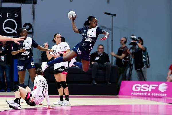 사진 2025-26시즌 프랑스 여자 핸드볼 리그 브레스트 브르타뉴와 스텔라 생모르의 경기 모습, 사진 출처=스텔라 생모르