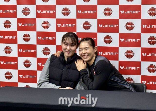 페퍼저축은행 미들블로커 임주은과 시마무라./광주=이보미 기자