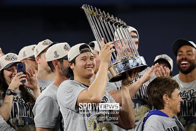 ▲ LA 다저스 오타니 쇼헤이가 올해 내셔널리그 지명타자 부문 실버슬러거를 수상했다. 개인 통산 4번째 수상으로, 스즈키 이치로를 넘어 일본인 타자 최다 수상 기록을 세웠다.