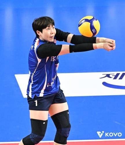 리시브하는 IBK기업은행의 이소영 [한국배구연맹 제공. 재판매 및 DB 금지]